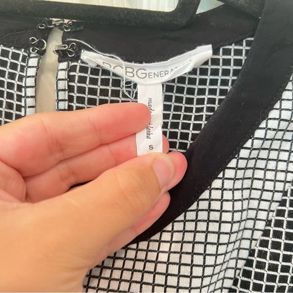 BCBGeneration Black White Check Short Sleeve Top Shirt Keyhole - Picture 5 of 6